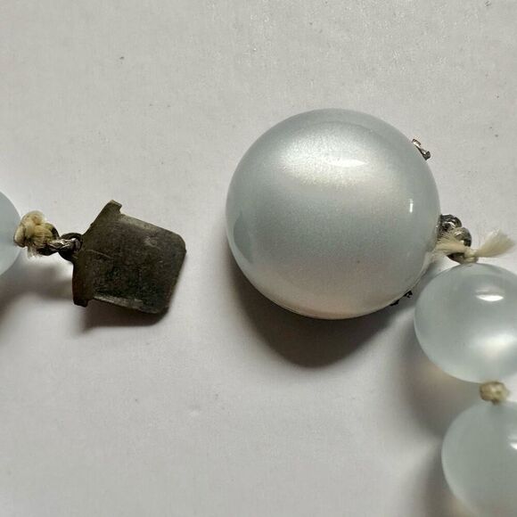 Light blue moonglow vintage necklace - Picture 8 of 11